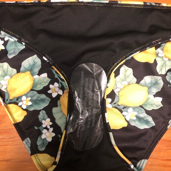 Hell Bunny 🍋 print 2piece bathing suit - Picture 5 of 10